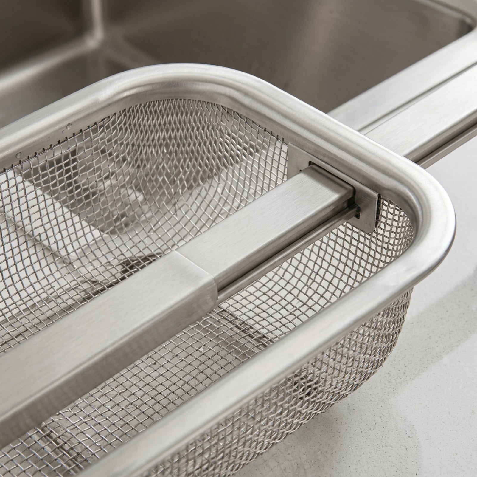 Tidie Railspan Expandable Stainless Mesh Over-Sink Draining Basket 16 in - Detail view